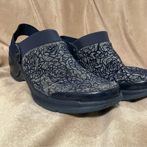 Bzees Navy Kitty Floral Clog Mules